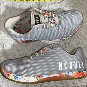 NOBULL floral daisy trainer Women’s size 8 Gray/Floral